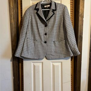 🐾 Jones Studio Black, White, and gray Blazer 🐾